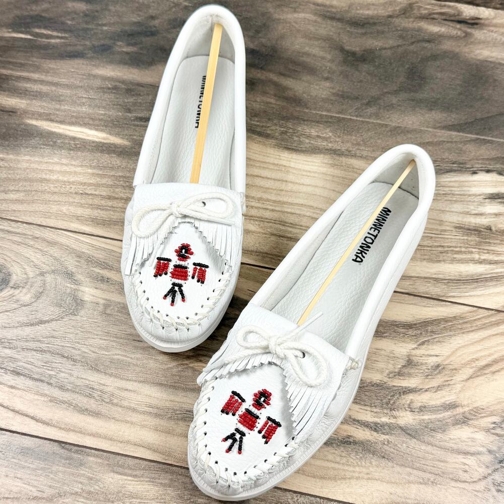 NIB Minnetonka 9 Thunderbird Boat Moccasin Flats Loafers White Smooth Leather - Picture 4 of 11